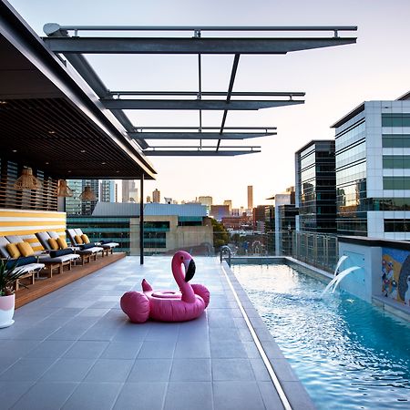 Ovolo The Valley Brisbane Ngoại thất bức ảnh Rooftop pool at the Hotel