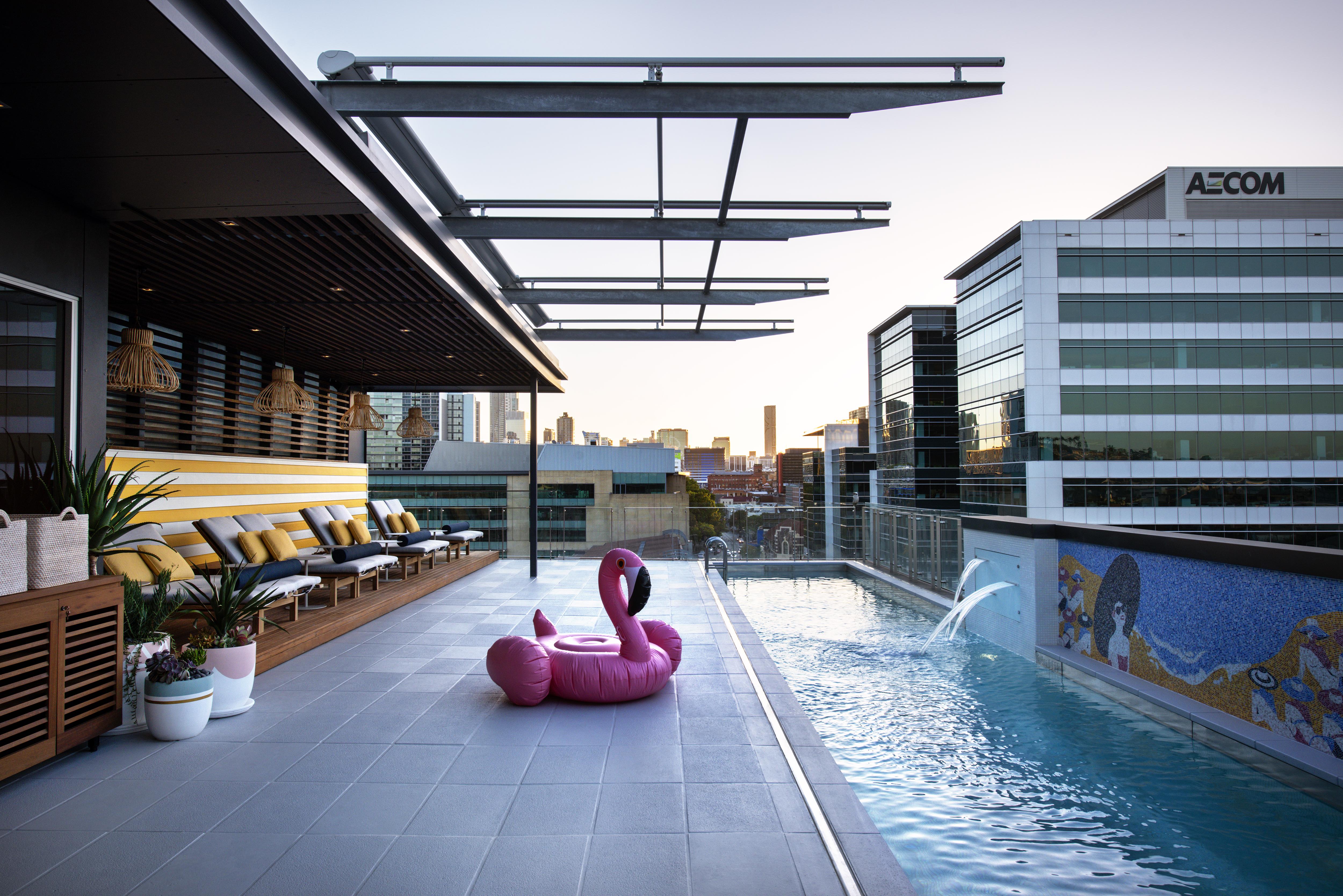 Ovolo The Valley Brisbane Ngoại thất bức ảnh Rooftop pool at the Hotel