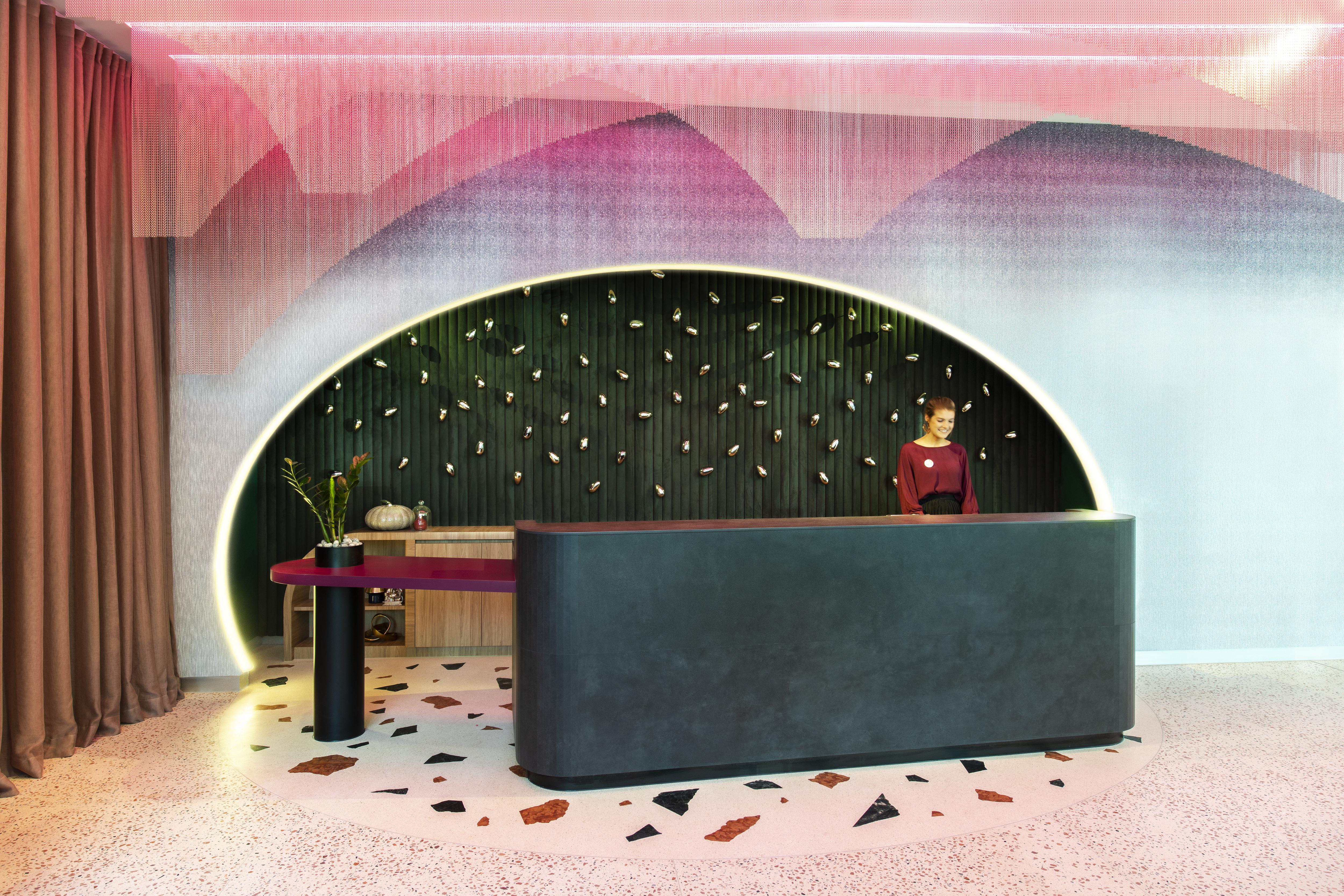 Ovolo The Valley Brisbane Ngoại thất bức ảnh The reception desk at the hotel