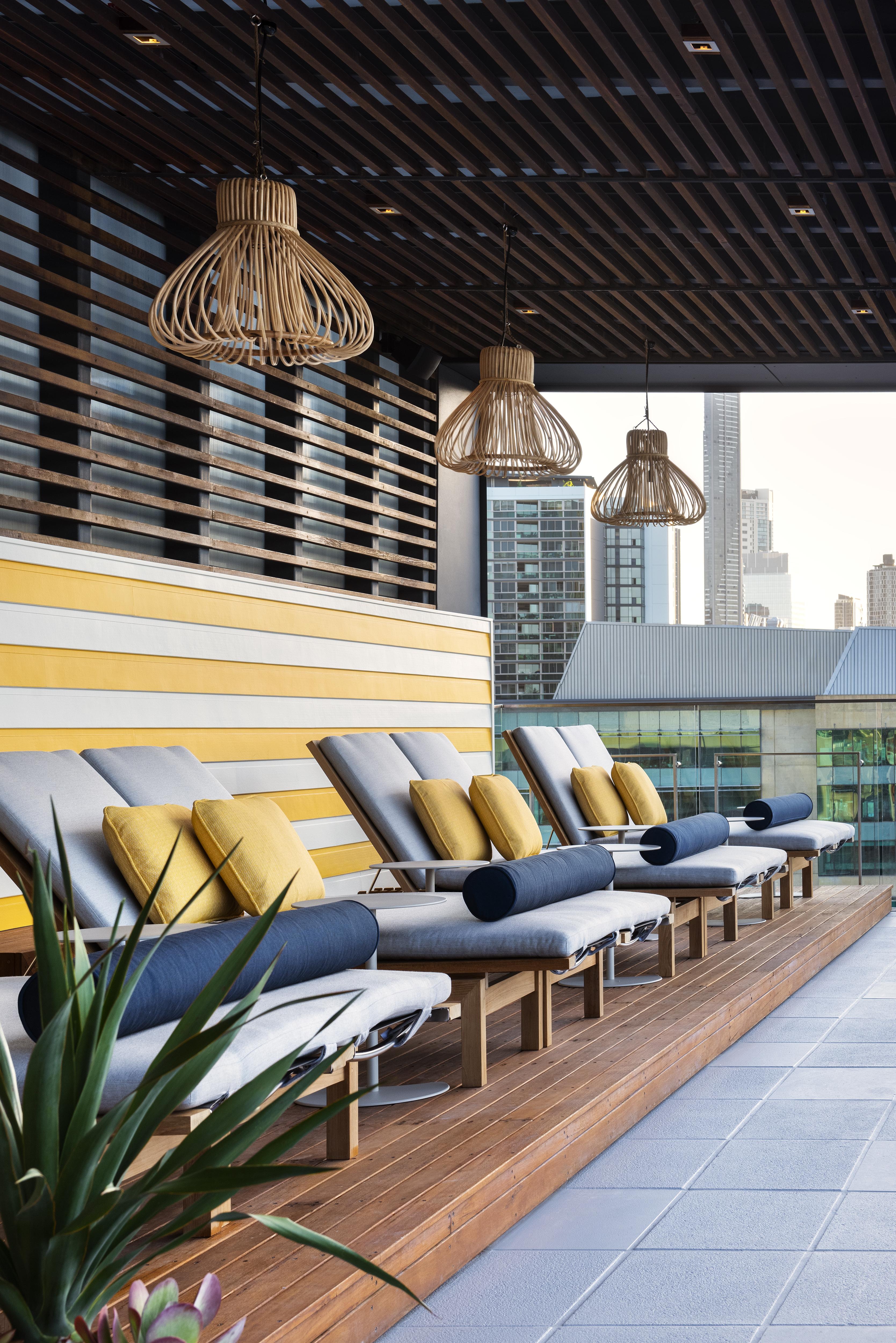 Ovolo The Valley Brisbane Ngoại thất bức ảnh The rooftop pool at the Hotel Indigo Houston Downtown