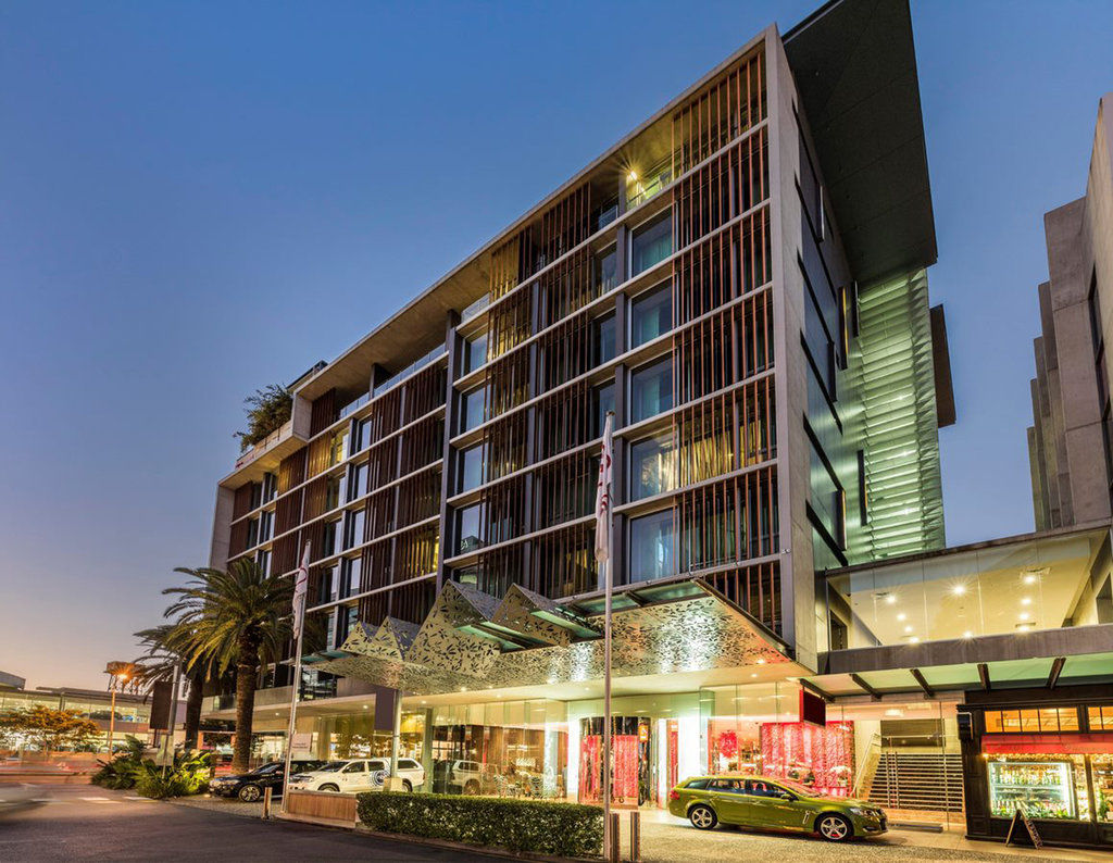 Ovolo The Valley Brisbane Ngoại thất bức ảnh The hotel at night